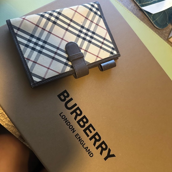 EUC Burberry Agenda - Picture 9 of 15